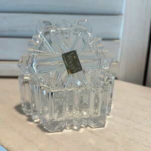Mikasa Nature's Song snowflake covered glass box